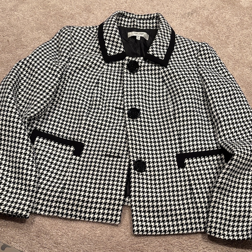 Jones Studio Black and White Houndstooth Blazer